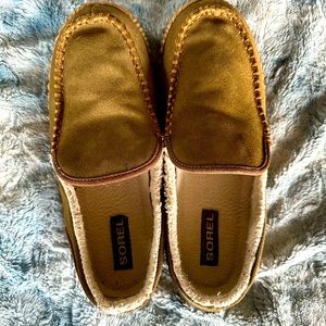Awesome Sorel slippers.  Size 9.  Very warm and comfortable